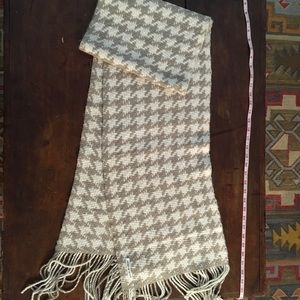 Tan and White Houndstooth Scarf from BR